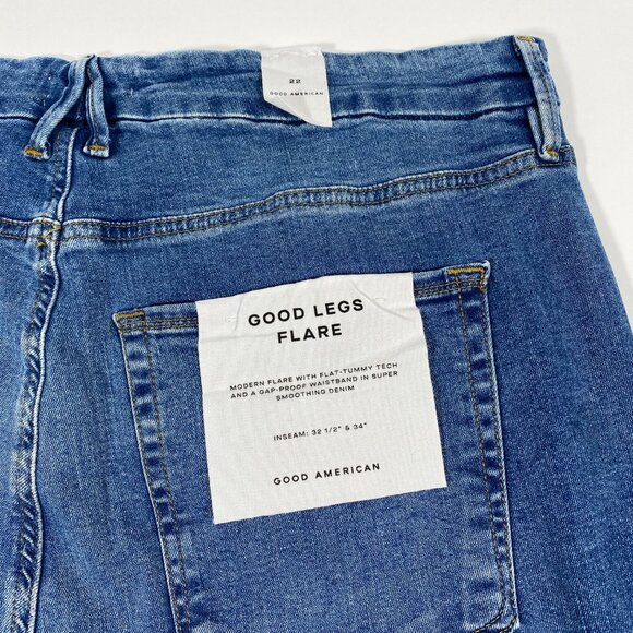 GOOD AMERICAN Denim 'Good Legs Flare' Jeans - Picture 4 of 5